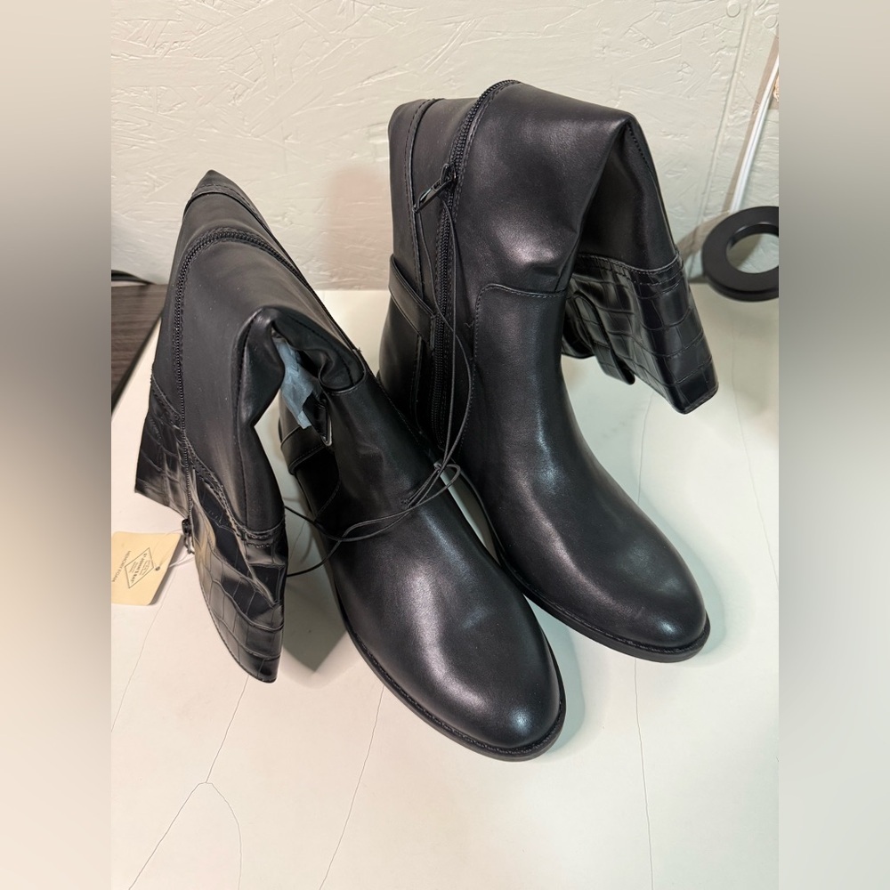 St. John's Bay Roslyn Boots Black Memory Foam NWT w/ Box Size 9.5‎